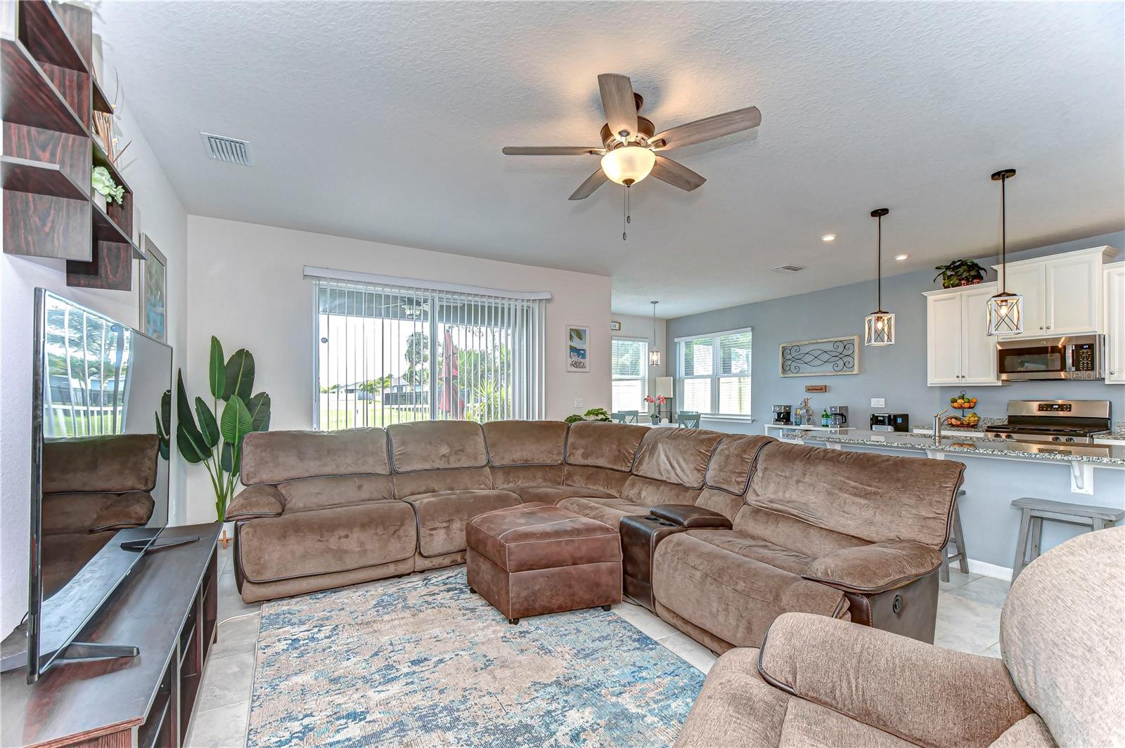 Listing photo id 9 for 11605 Cleyera Court