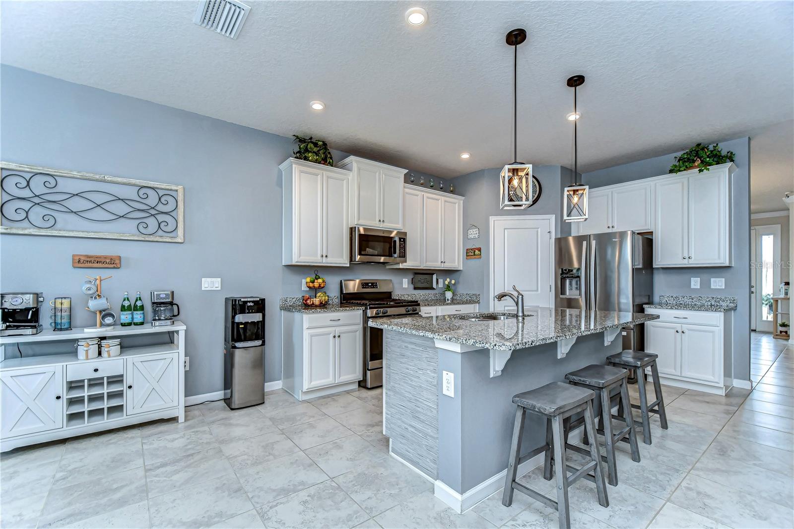 Listing photo id 11 for 11605 Cleyera Court