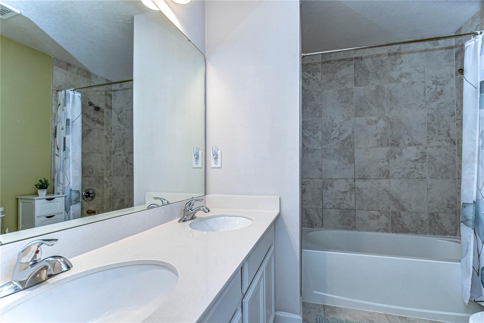 Listing photo id 26 for 11605 Cleyera Court