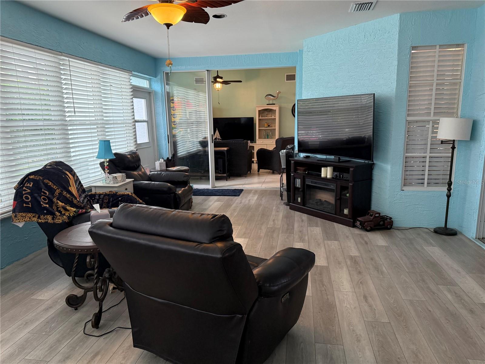 Listing photo id 9 for 2069 Overbrook Lane