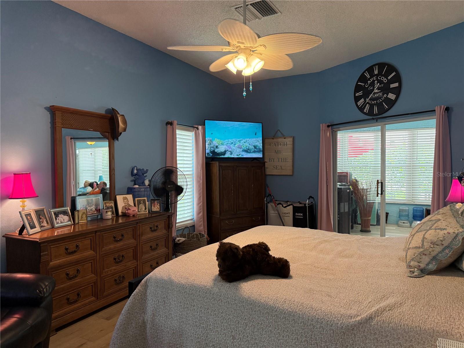 Listing photo id 12 for 2069 Overbrook Lane