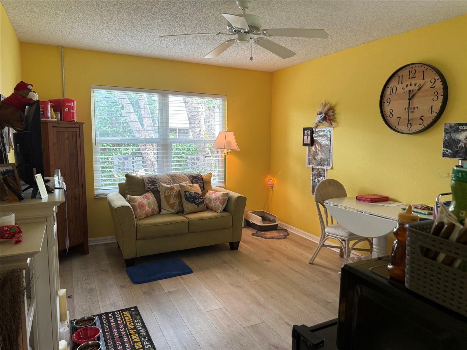 Listing photo id 15 for 2069 Overbrook Lane