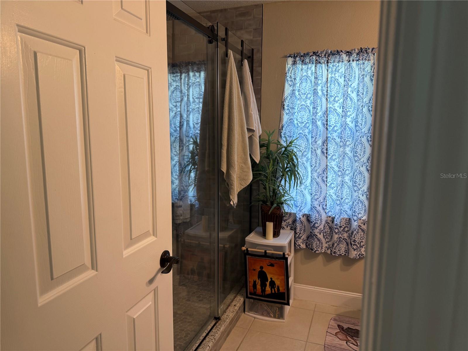 Listing photo id 16 for 2069 Overbrook Lane