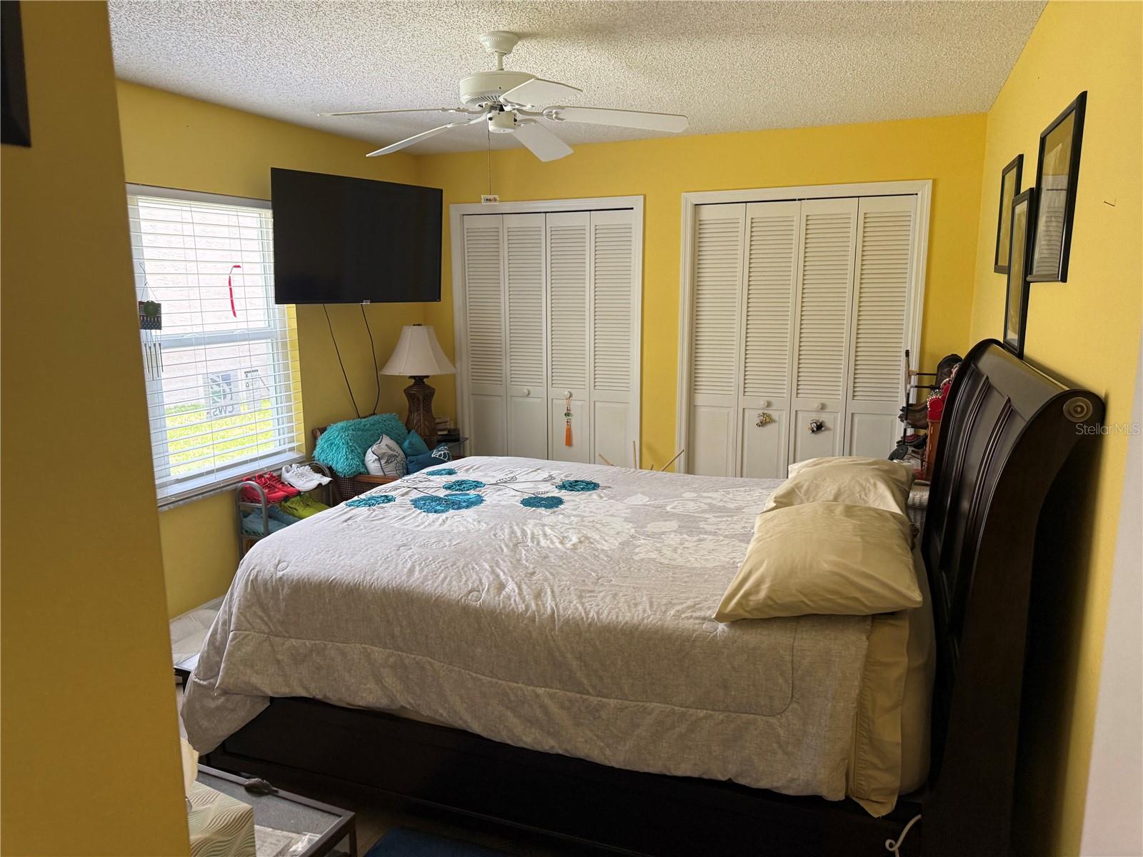 Listing photo id 19 for 2069 Overbrook Lane
