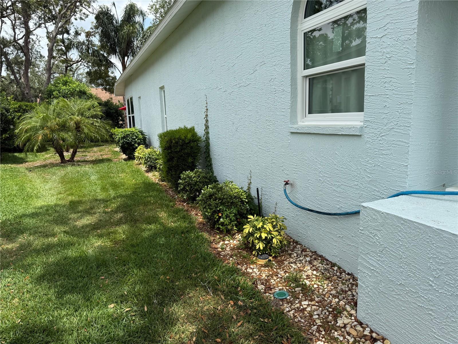 Listing photo id 22 for 2069 Overbrook Lane