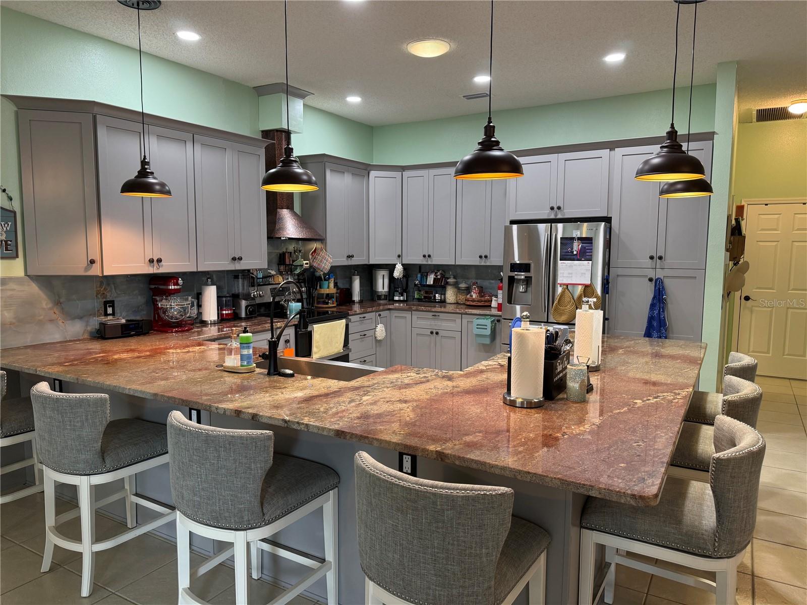 Listing photo id 4 for 2069 Overbrook Lane