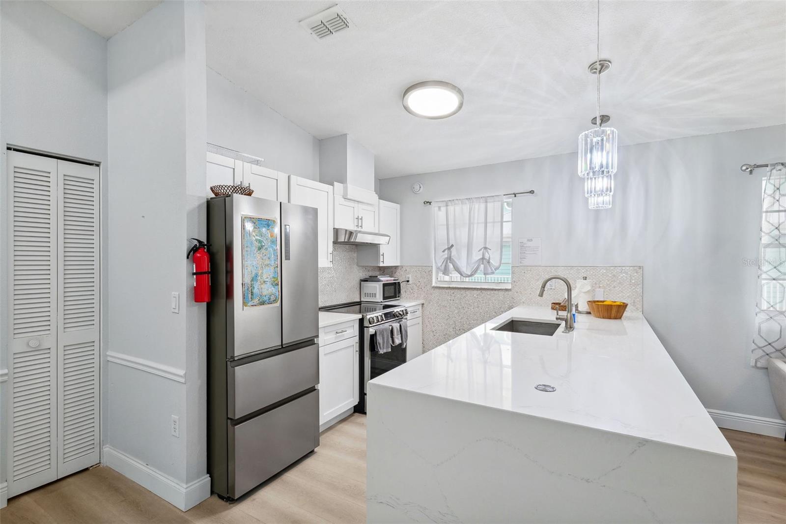 Image 10 of 36 For 311 Poinsettia Road