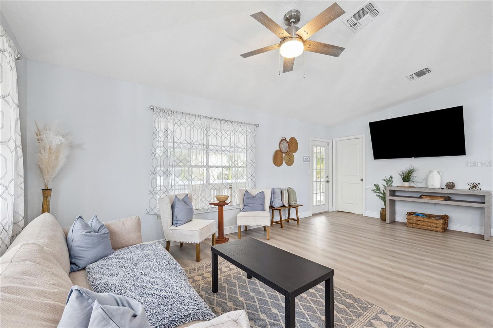 Image 7 of 36 For 311 Poinsettia Road