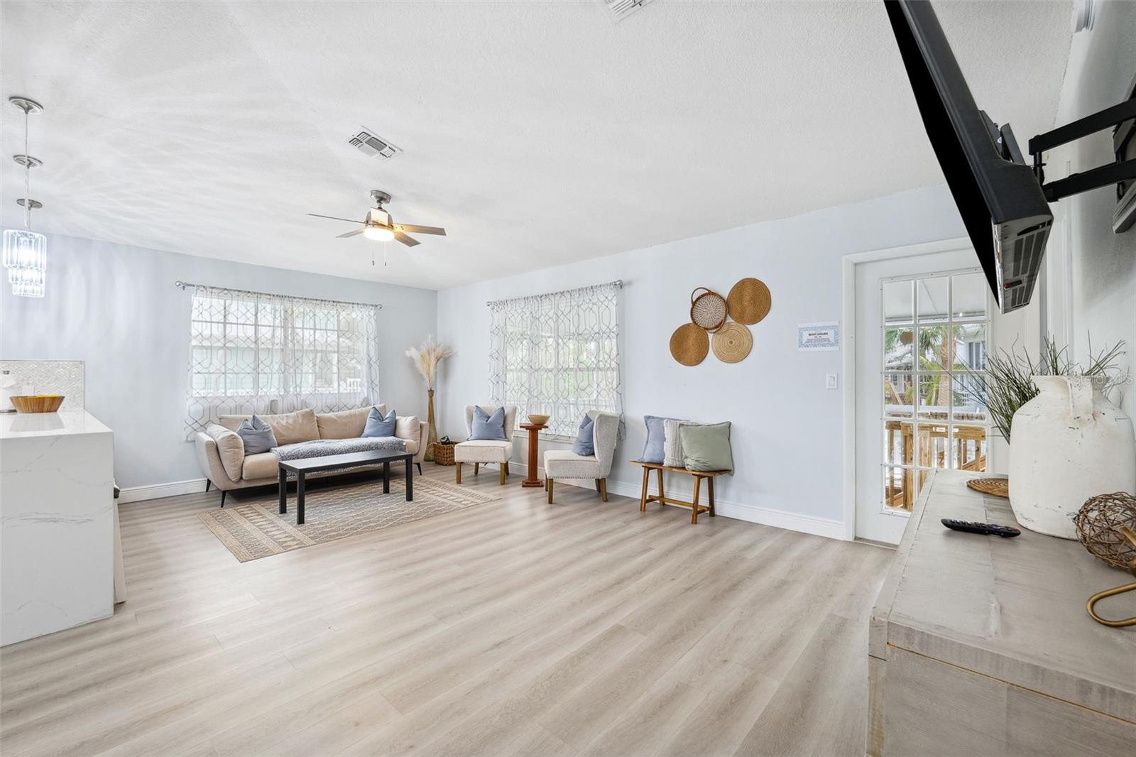 Image 8 of 36 For 311 Poinsettia Road