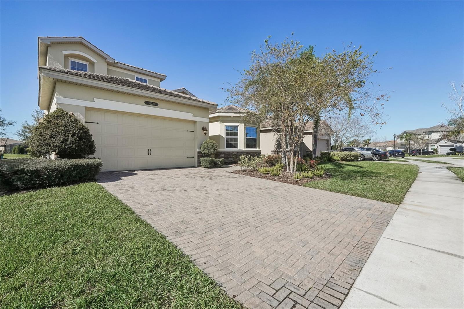 Listing photo id 1 for 30280 Southernwood Court