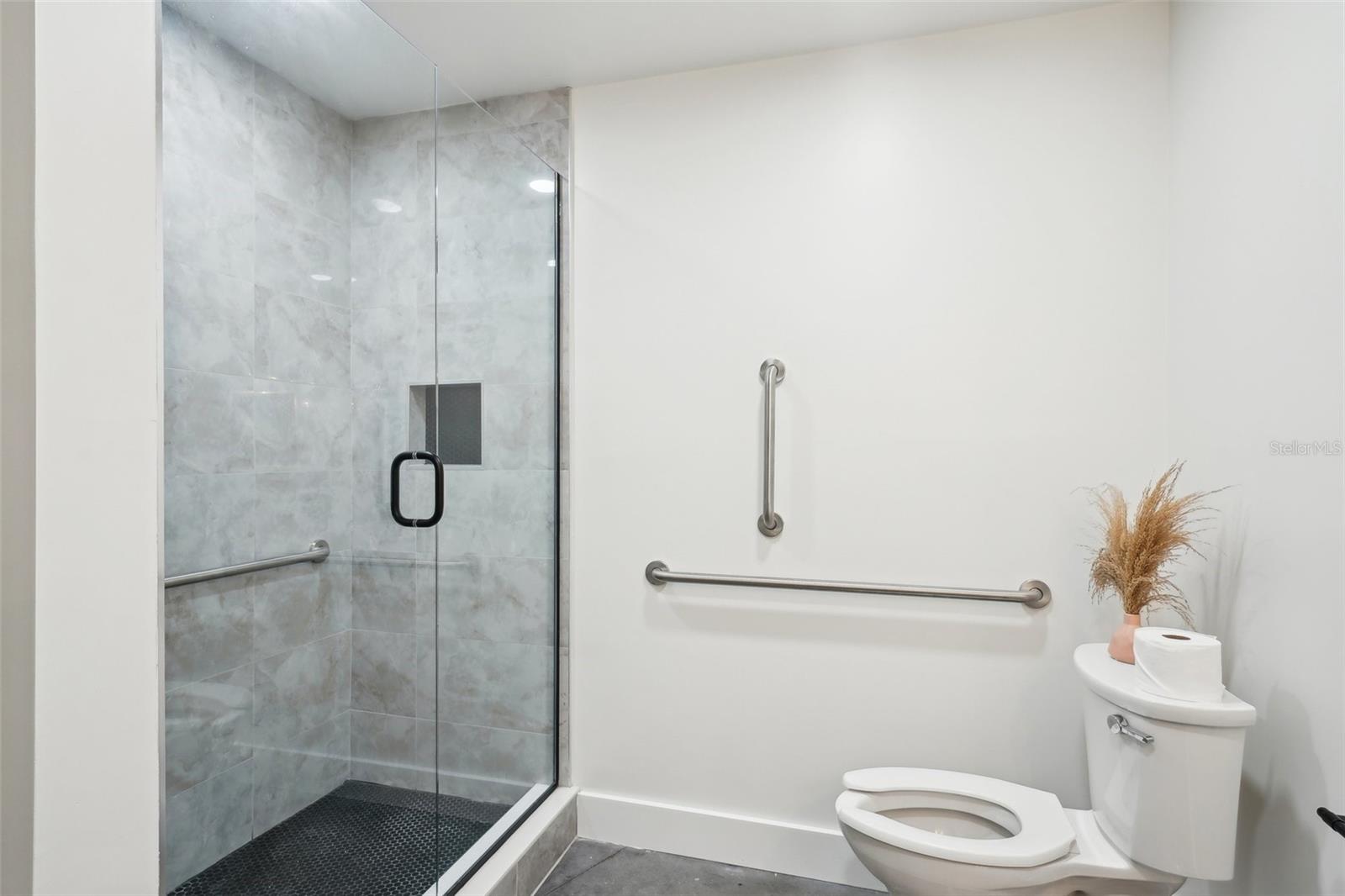 Listing photo id 30 for 401 12th Street 2