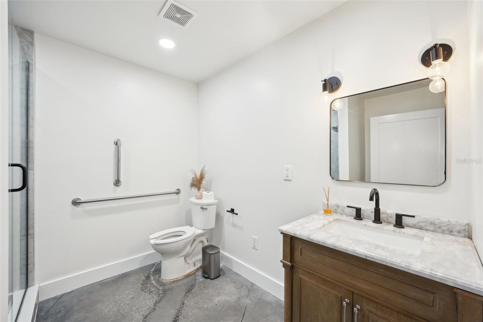 Listing photo id 31 for 401 12th Street 2