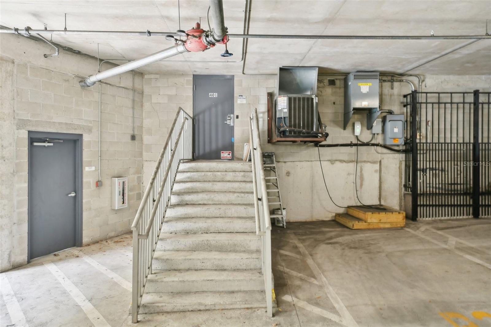 Listing photo id 34 for 401 12th Street 2