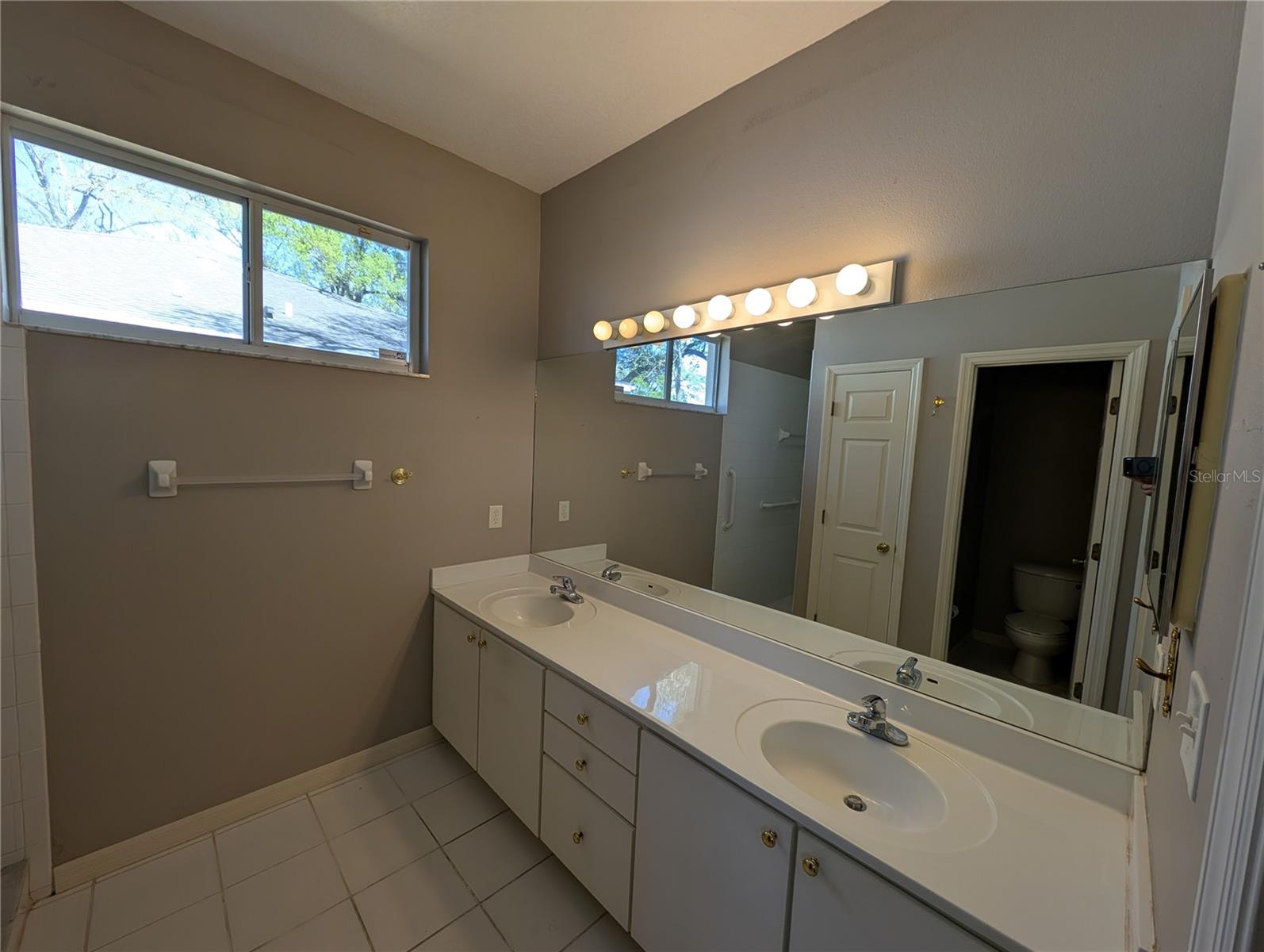 Listing photo id 15 for 8530 Alexandra Arbor Lane