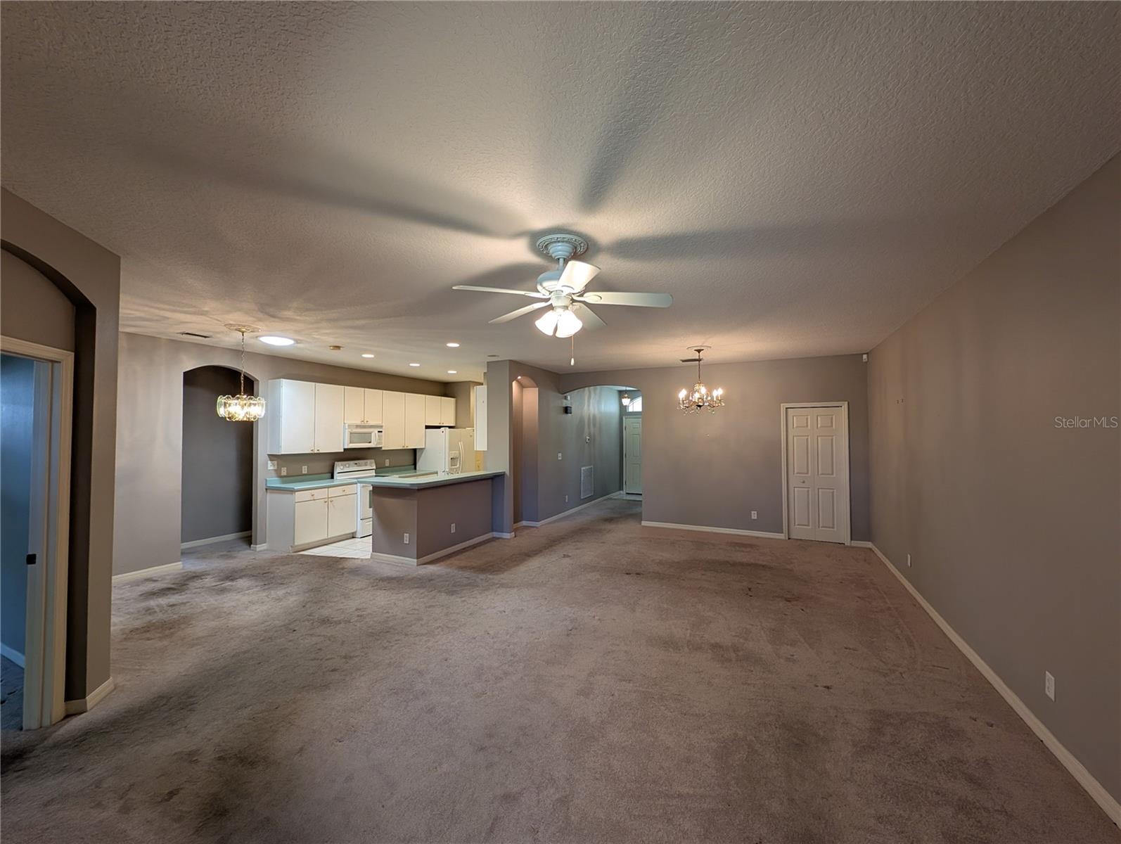 Listing photo id 5 for 8530 Alexandra Arbor Lane