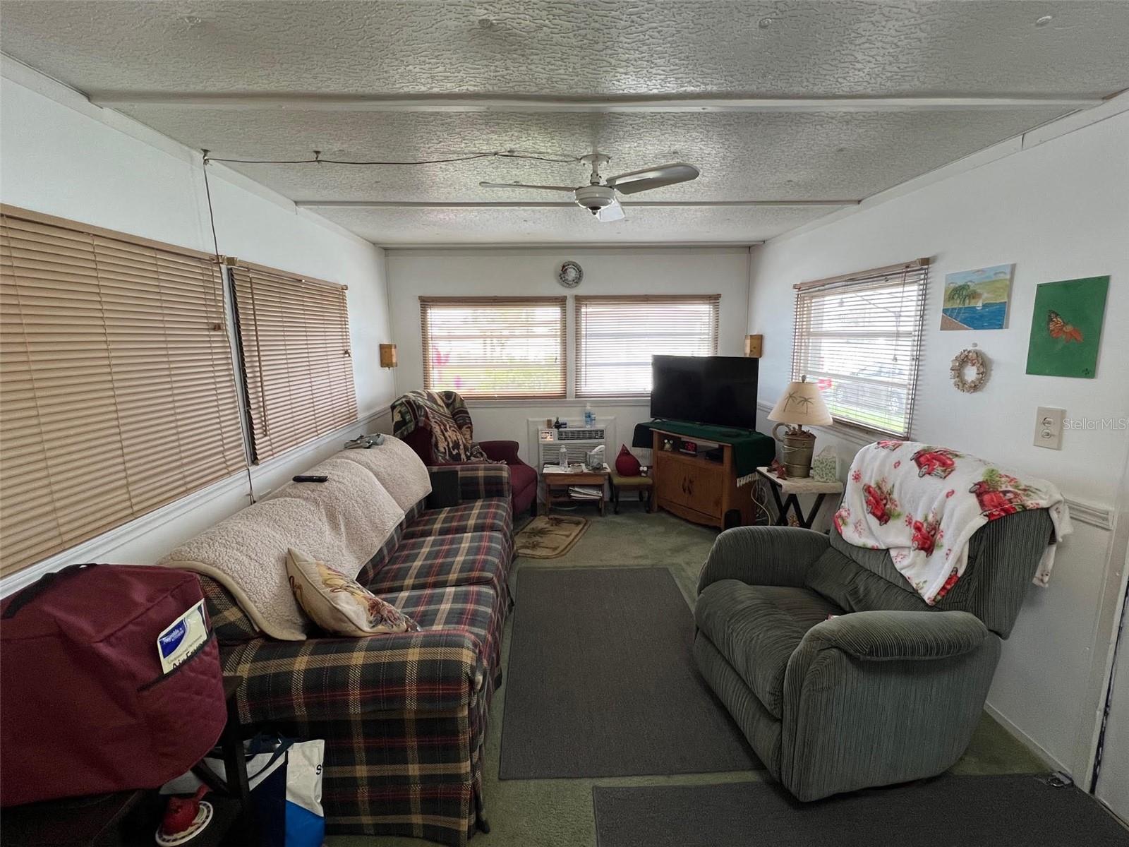 Listing photo id 3 for 12674 Seminole Boulevard C30