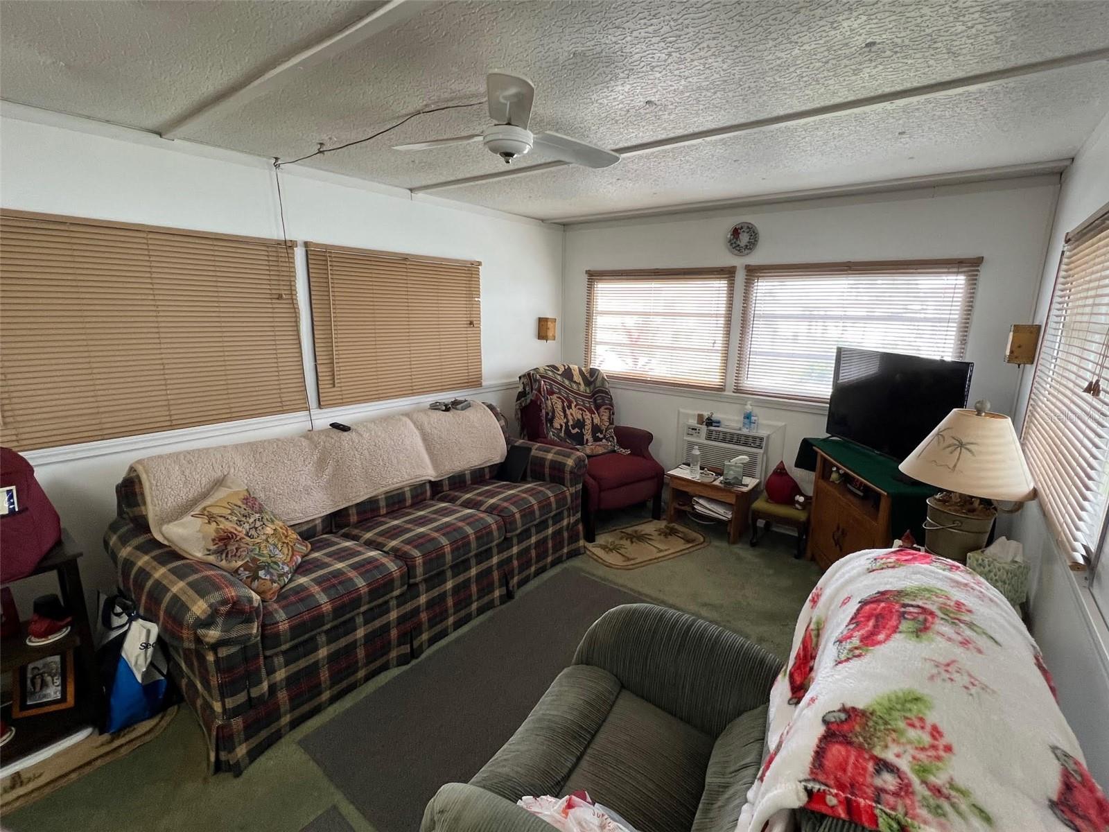 Listing photo id 4 for 12674 Seminole Boulevard C30