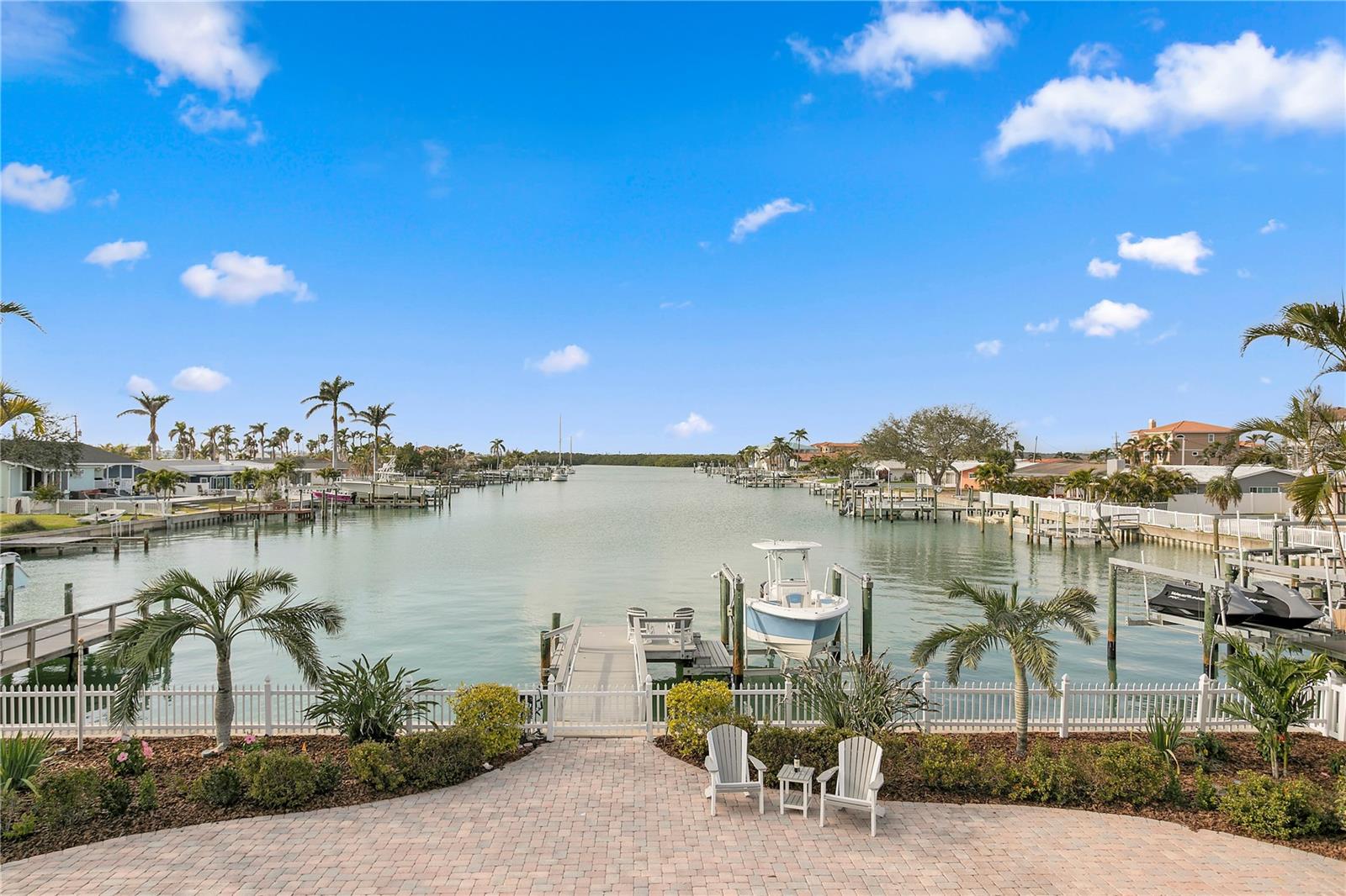 Listing photo id 51 for 440 Capri Boulevard