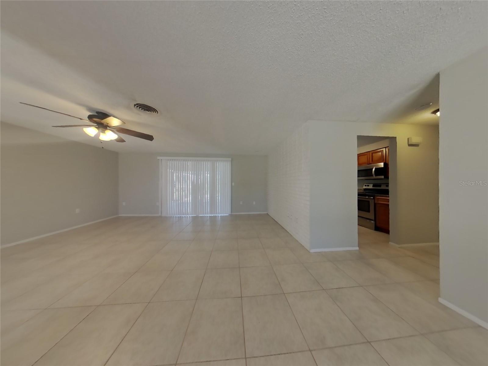 Listing photo id 1 for 4817 Palm Aire Drive