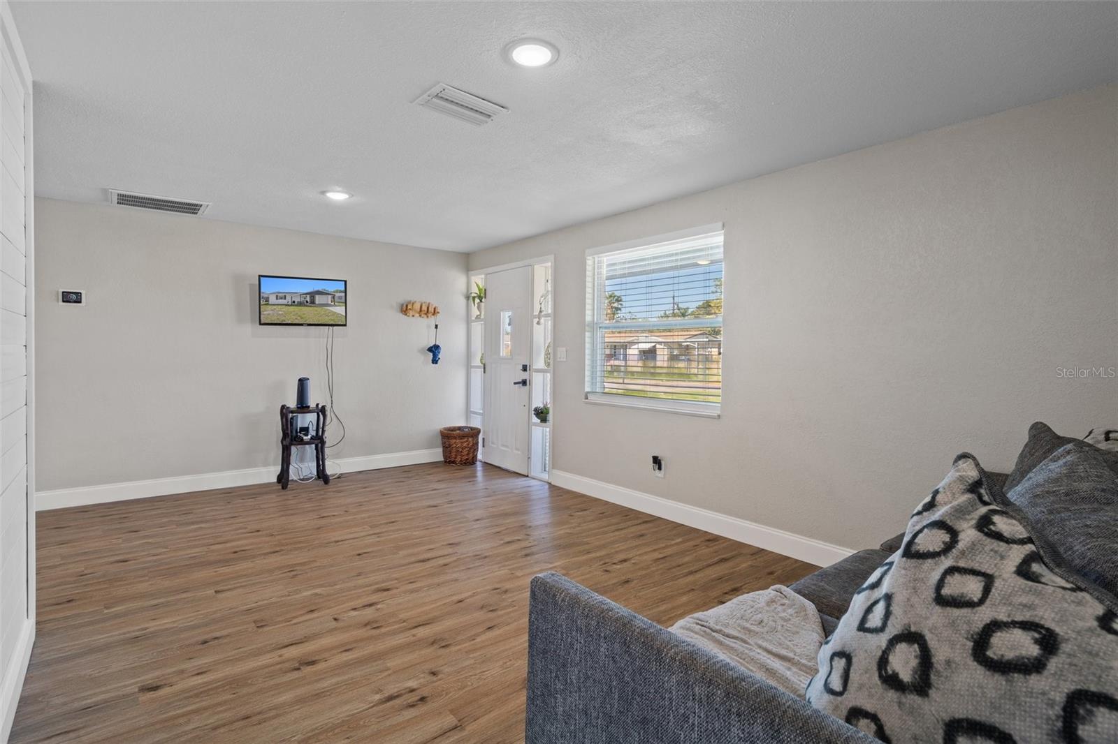 Listing photo id 6 for 4750 Foothill Drive