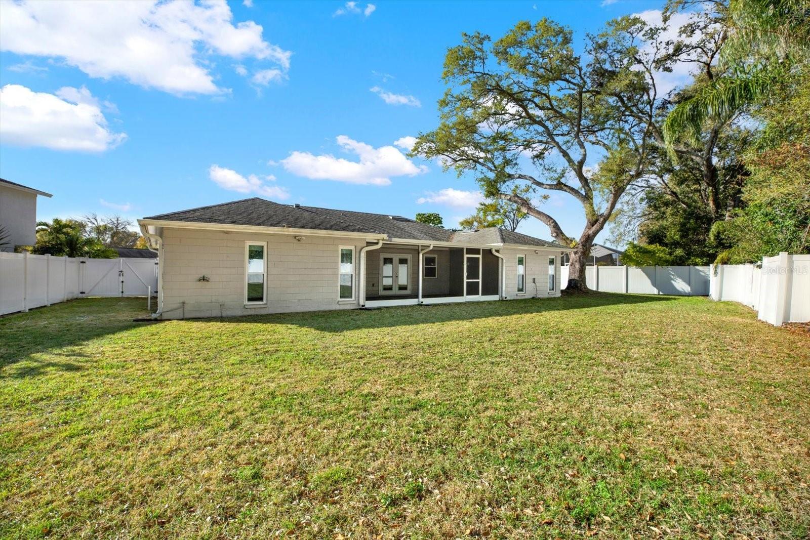 Listing photo id 22 for 13911 Briardale Lane