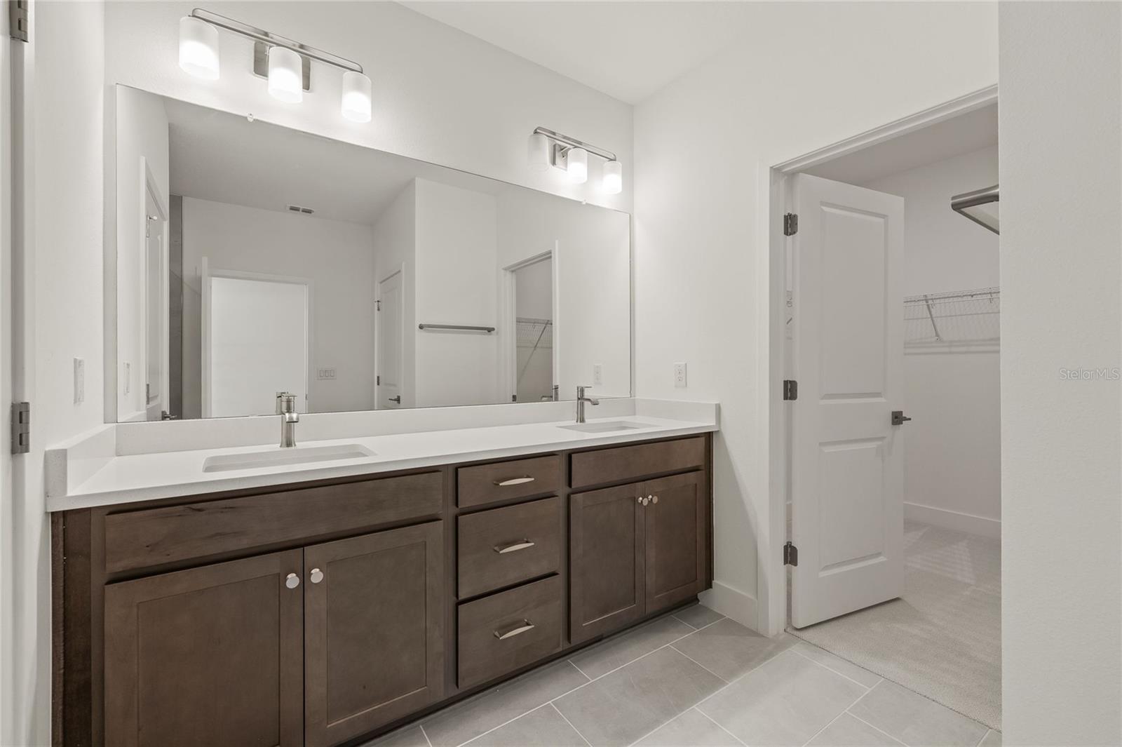 Listing photo id 23 for 410 Paris Street