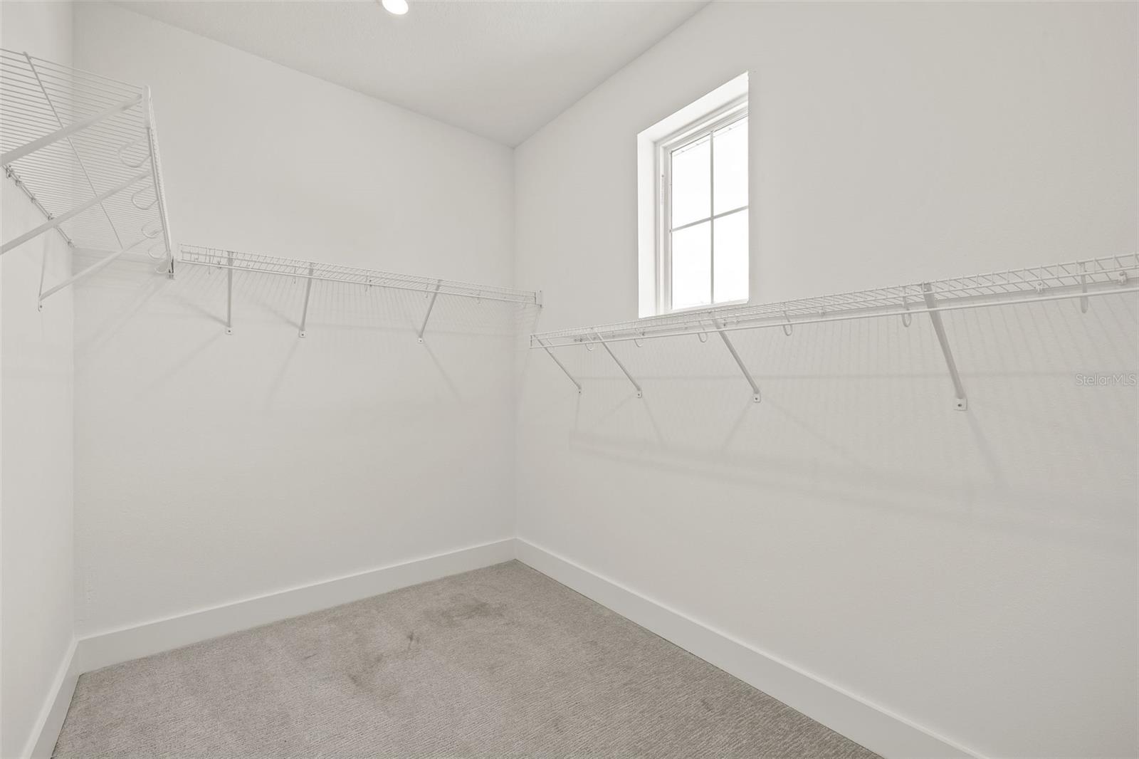 Listing photo id 24 for 410 Paris Street