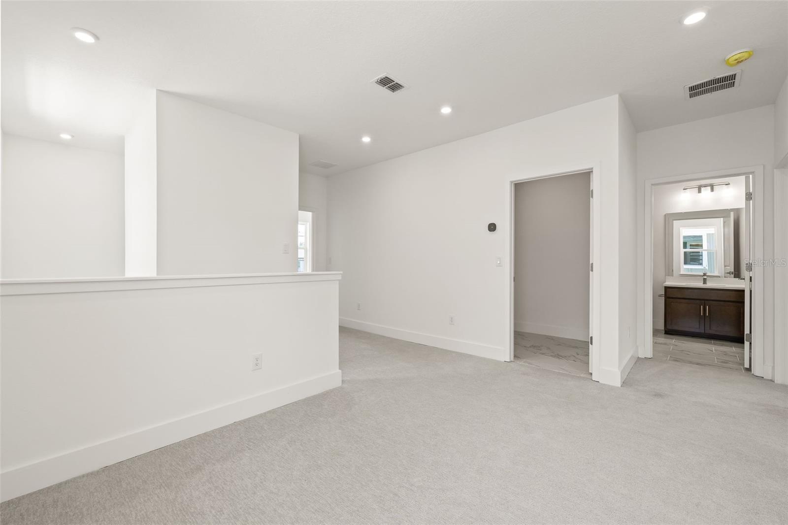 Listing photo id 25 for 410 Paris Street
