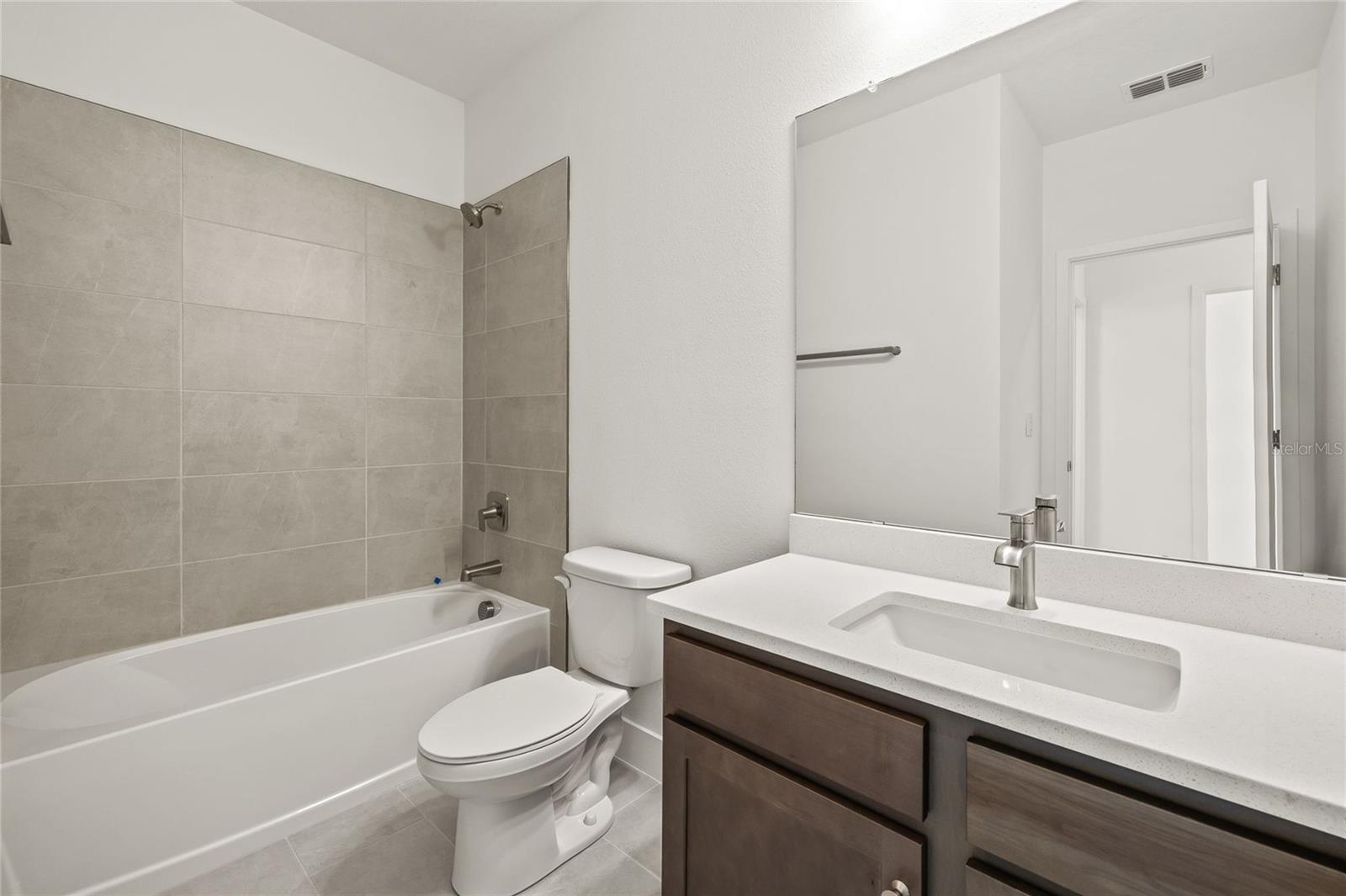 Listing photo id 27 for 410 Paris Street