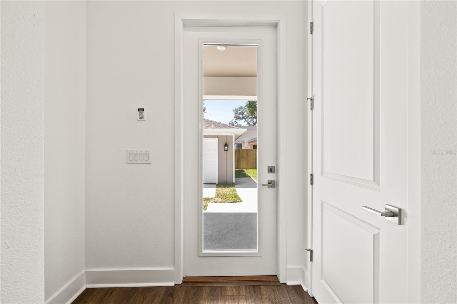 Listing photo id 31 for 410 Paris Street