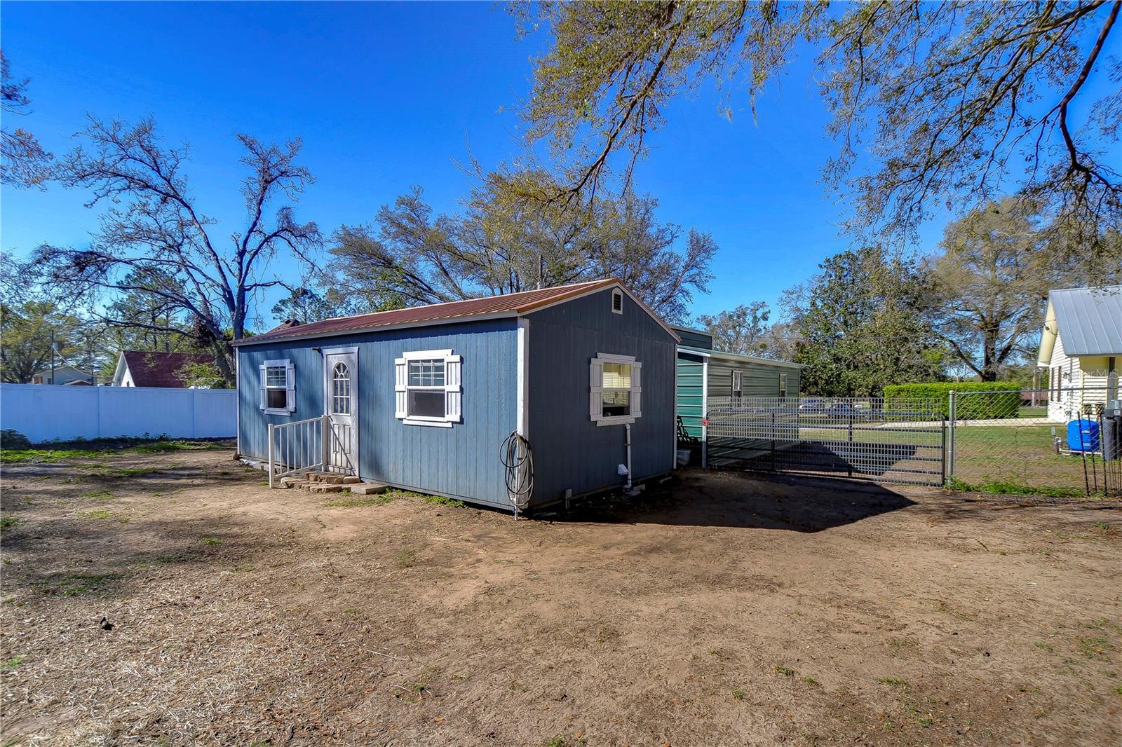 Listing photo id 32 for 16349 Spring Valley Road