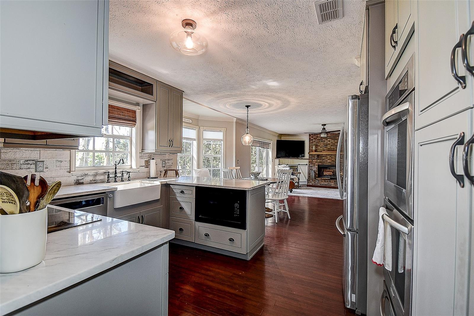 Image 11 of 56 For 18715 Lakeshore Drive
