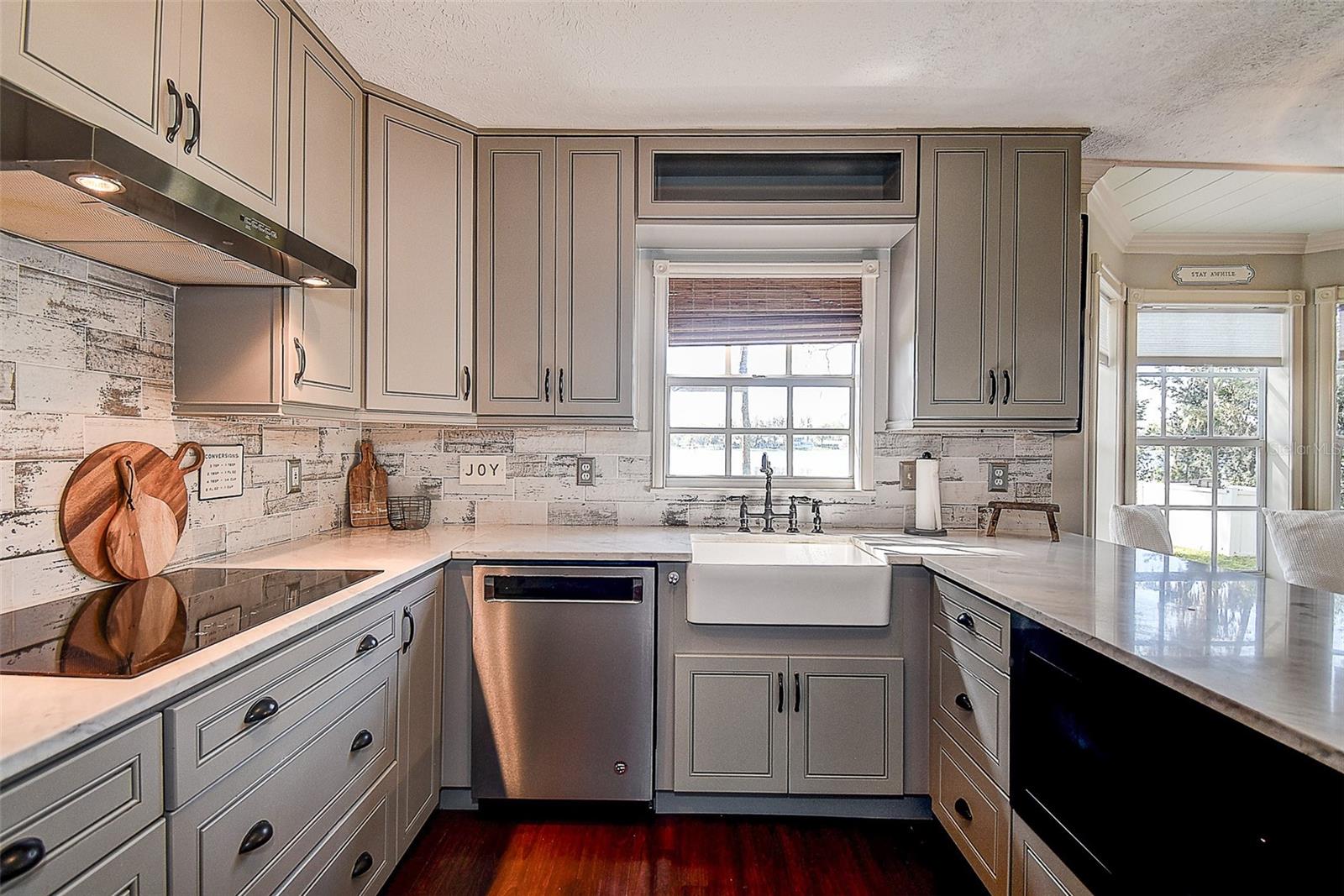 Image 12 of 56 For 18715 Lakeshore Drive