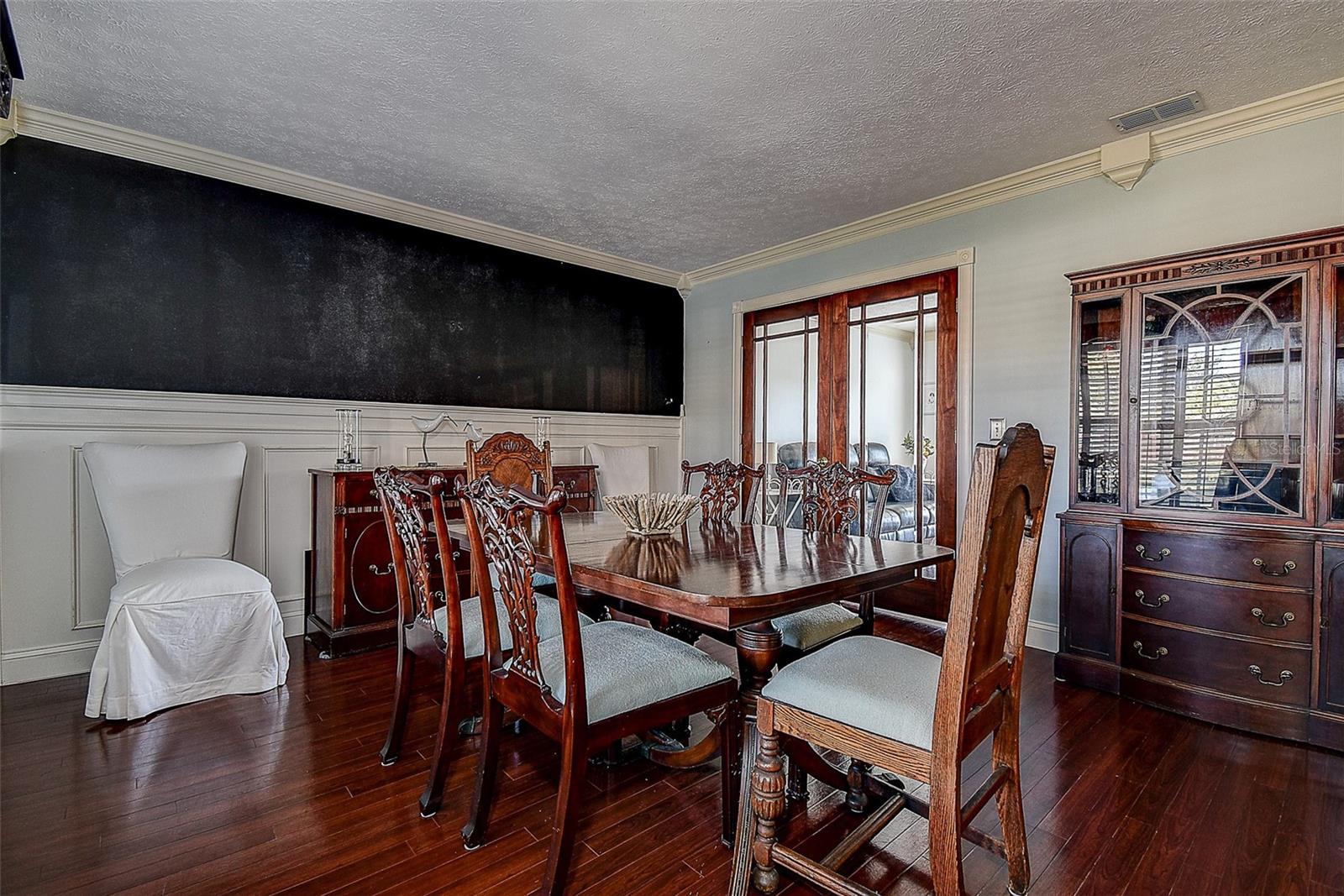 Image 7 of 56 For 18715 Lakeshore Drive