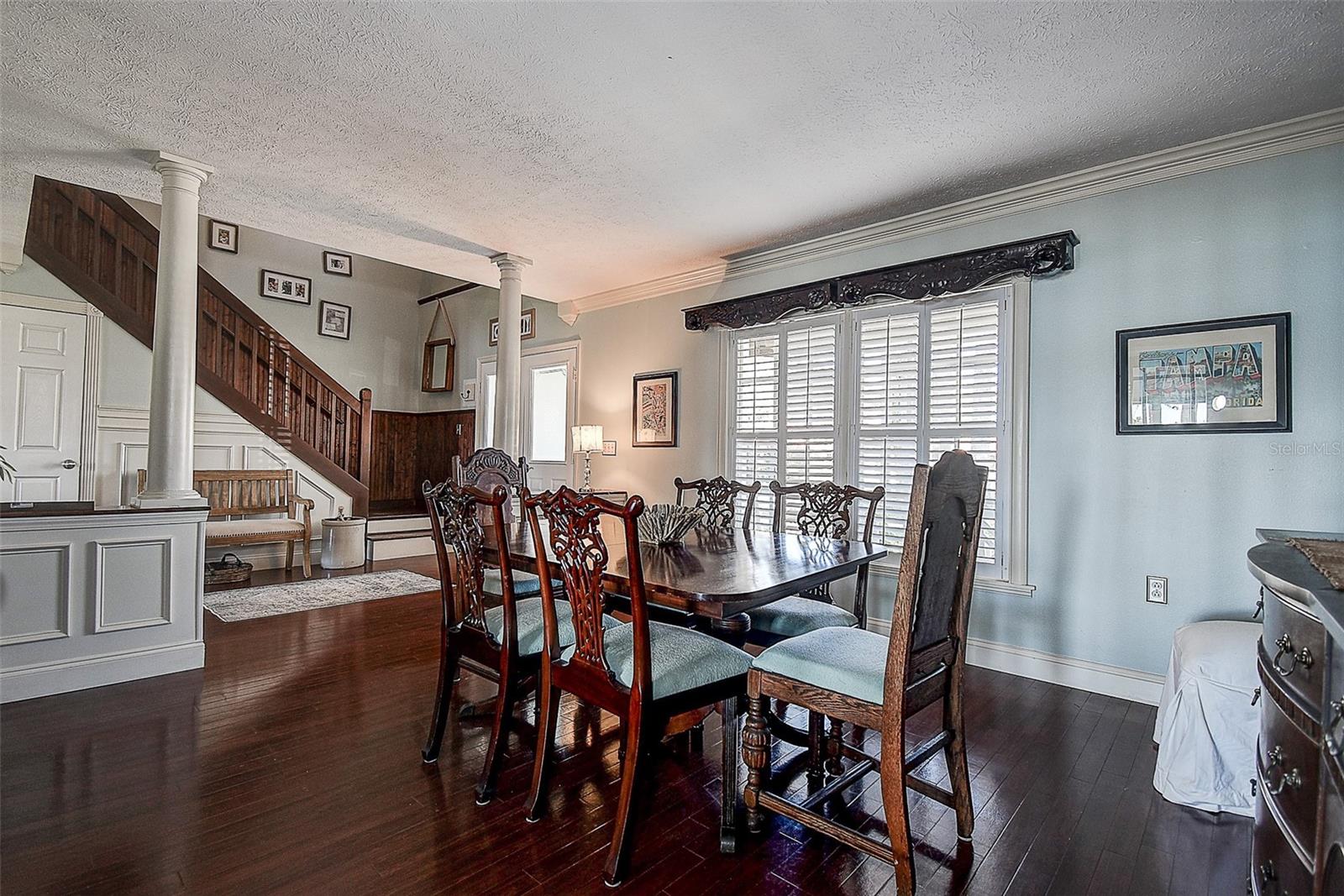 Image 8 of 56 For 18715 Lakeshore Drive