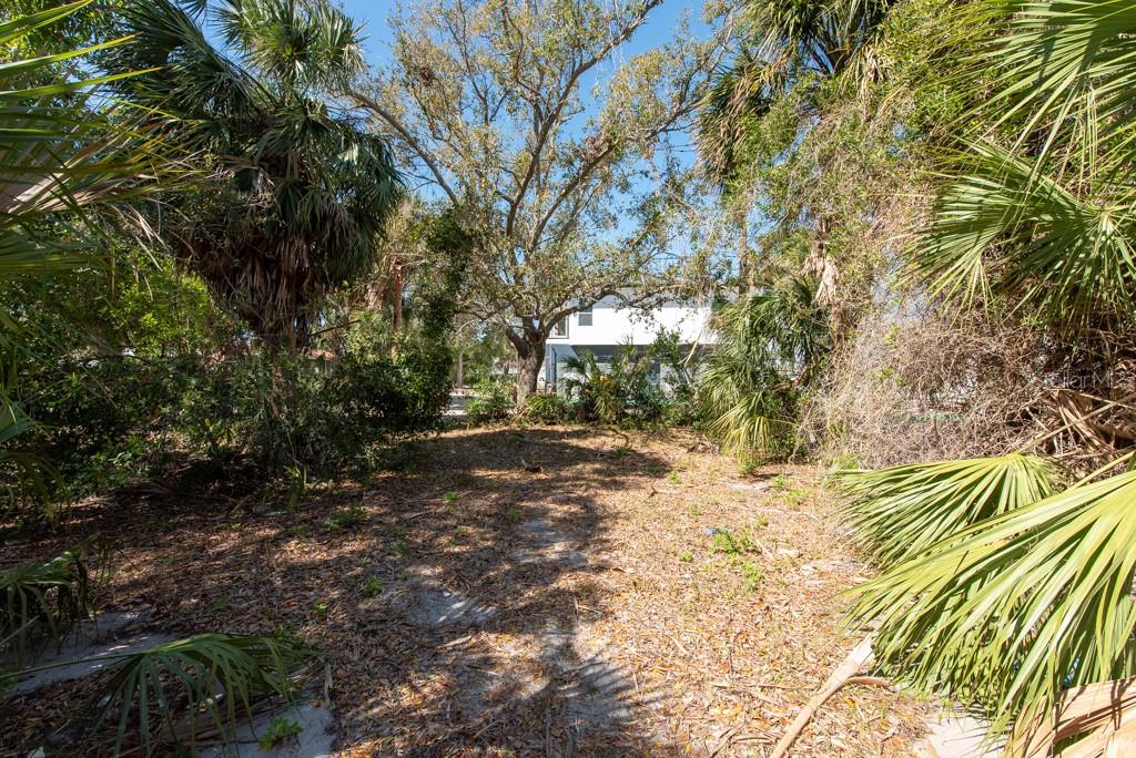 Listing photo id 25 for 506 Blanche B Littlejohn Trail