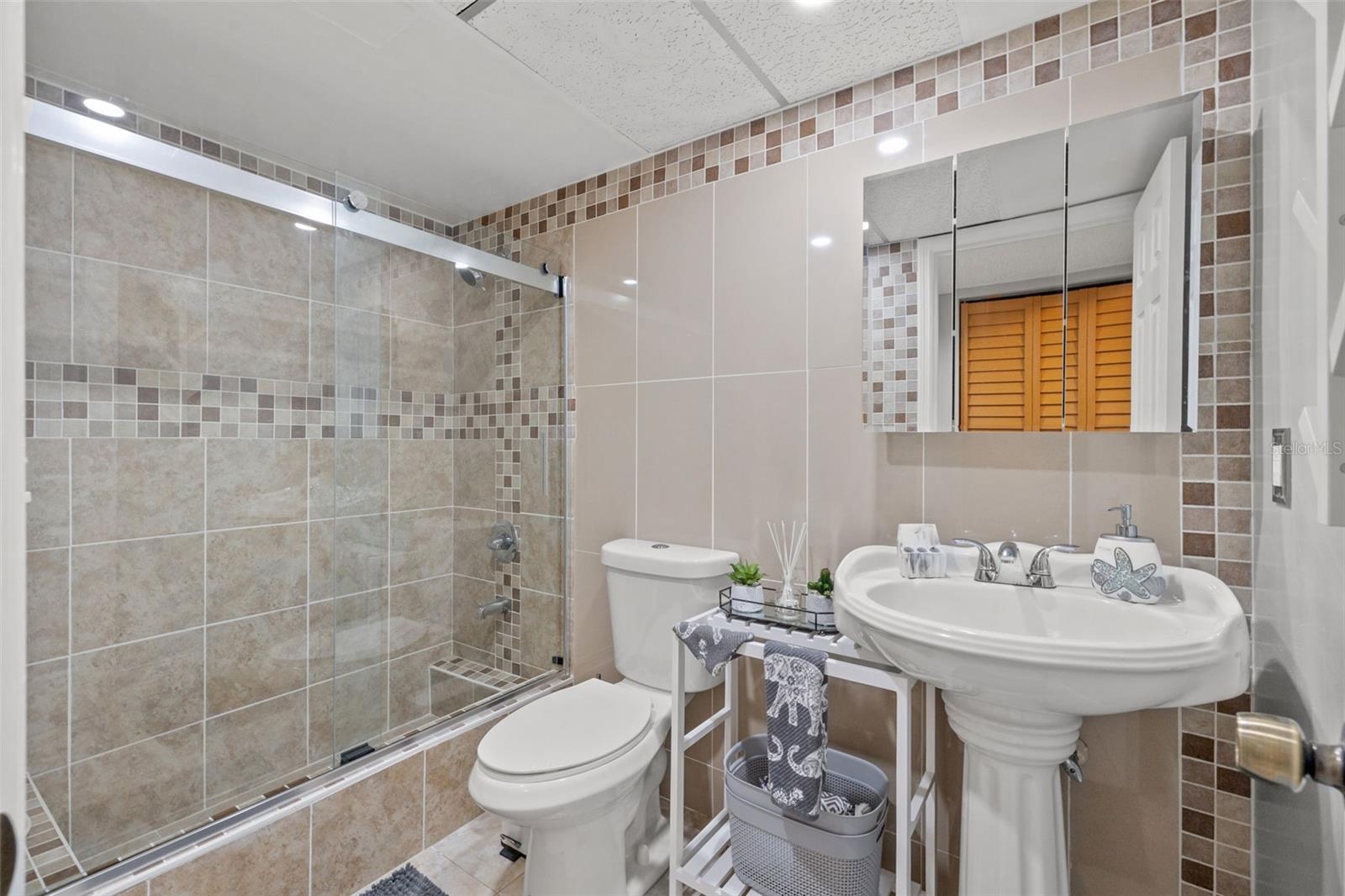 Image 17 of 23 For 6800 20th Avenue N 309