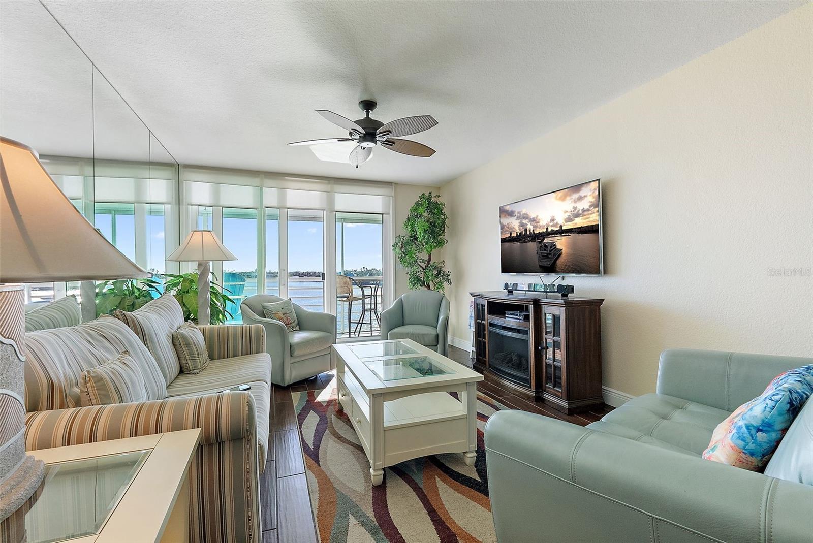 Listing photo id 9 for 6001 Bahia Del Mar Circle 429