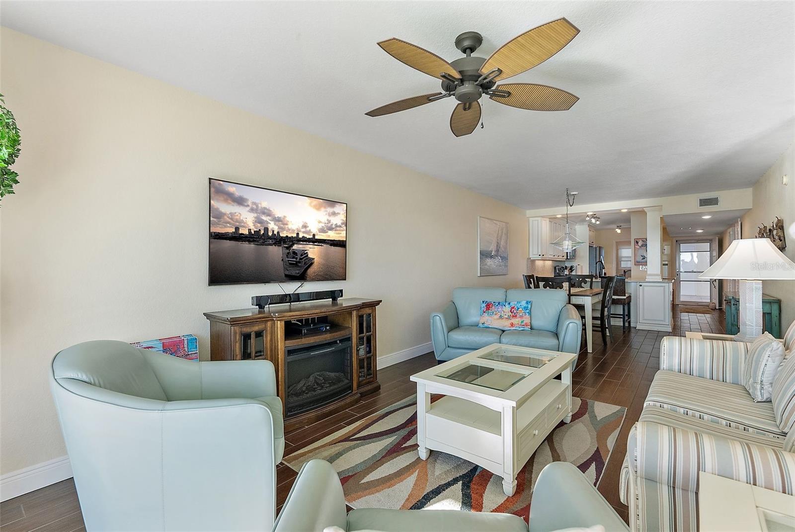 Listing photo id 11 for 6001 Bahia Del Mar Circle 429