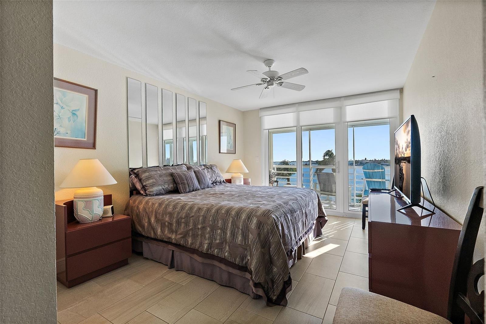 Listing photo id 12 for 6001 Bahia Del Mar Circle 429