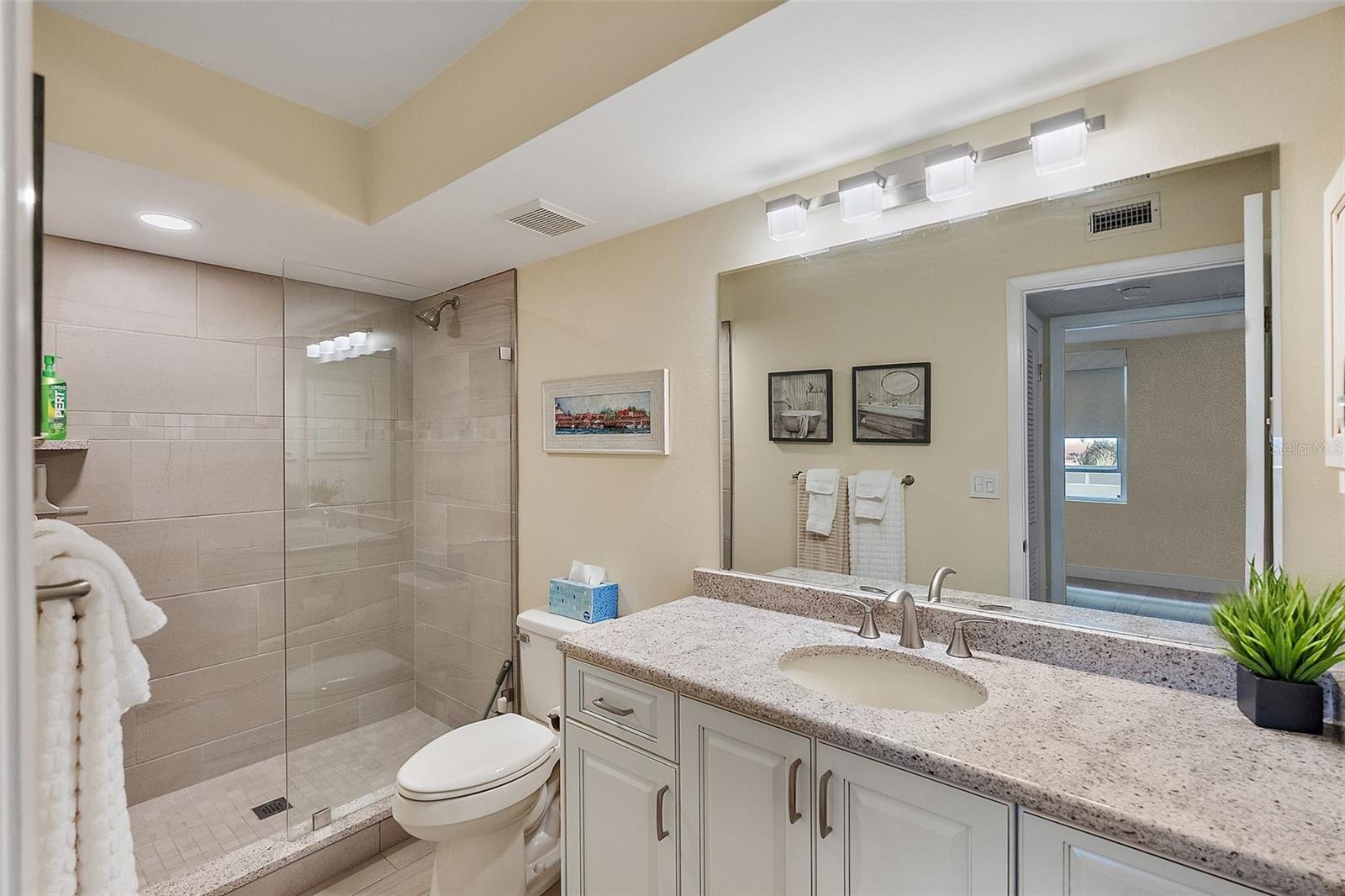 Listing photo id 20 for 6001 Bahia Del Mar Circle 429