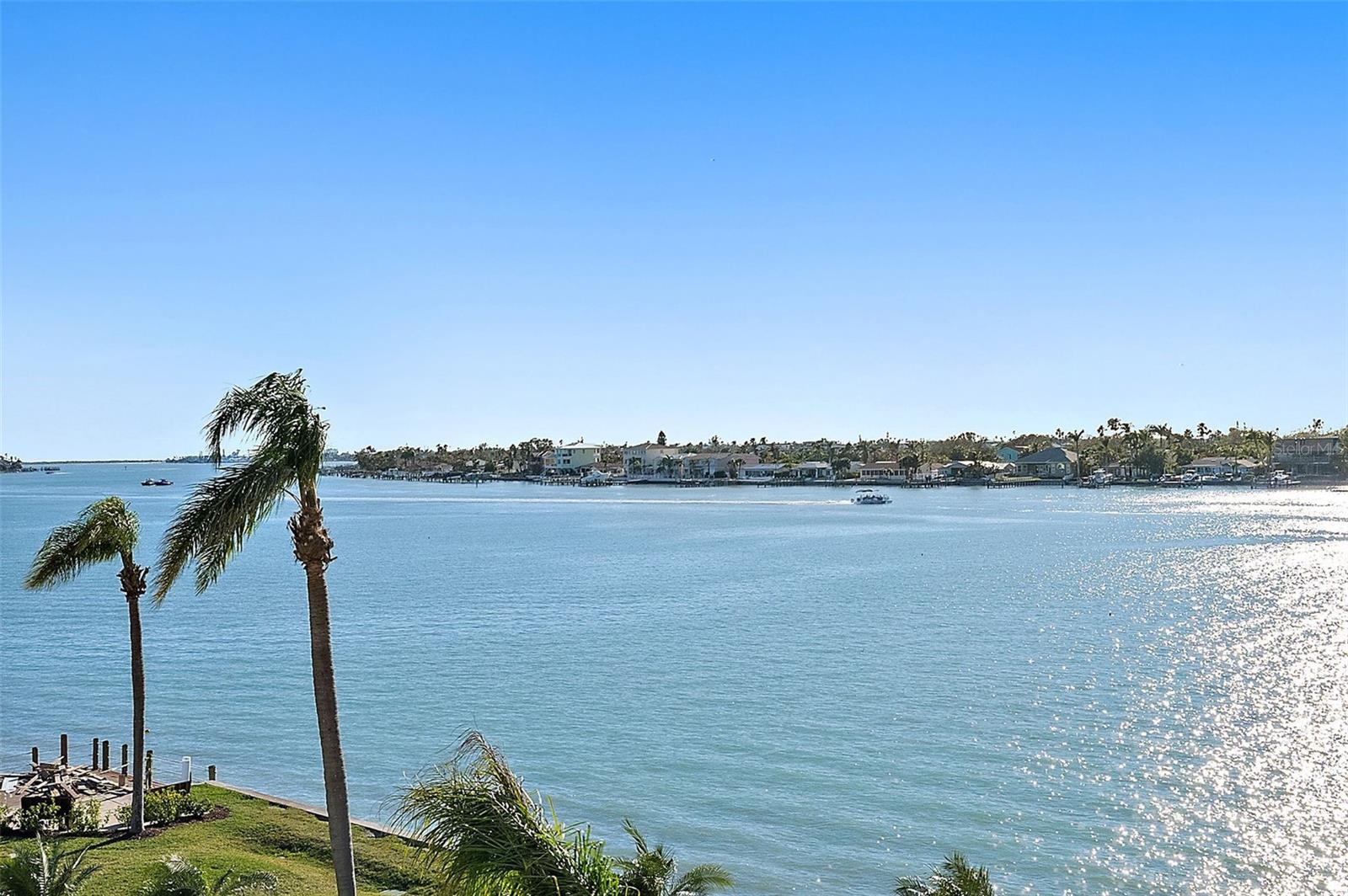 Listing photo id 25 for 6001 Bahia Del Mar Circle 429