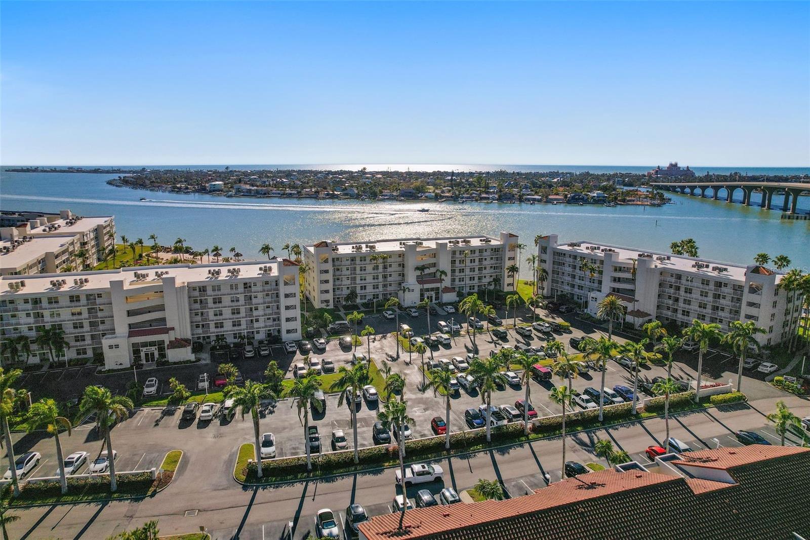 Listing photo id 27 for 6001 Bahia Del Mar Circle 429