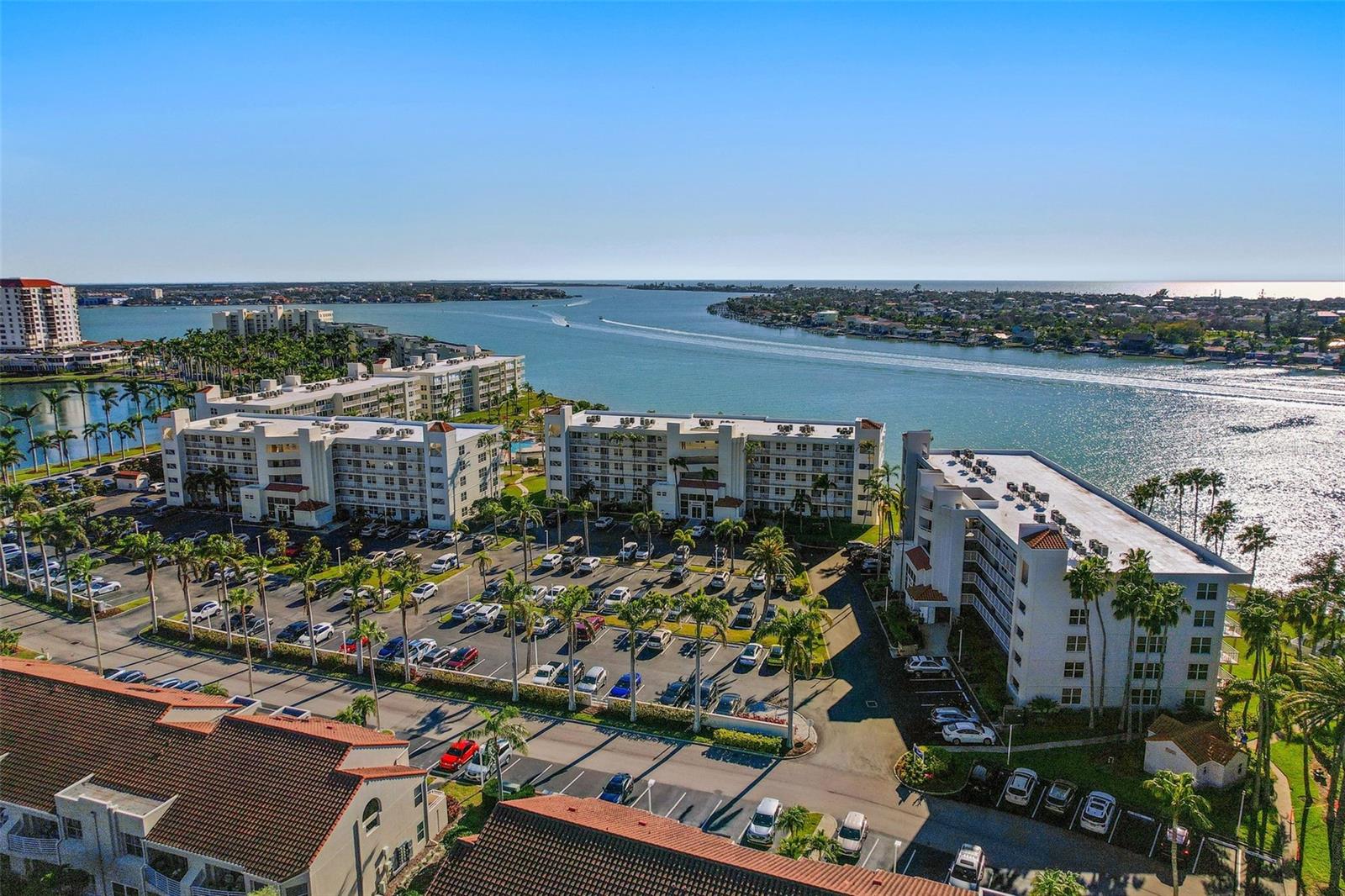 Listing photo id 29 for 6001 Bahia Del Mar Circle 429