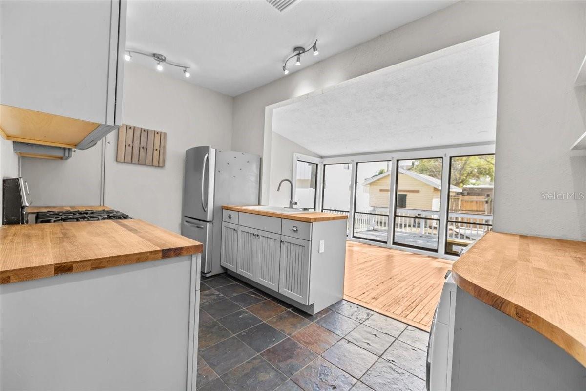 Image 11 of 37 For 322 11th Avenue N