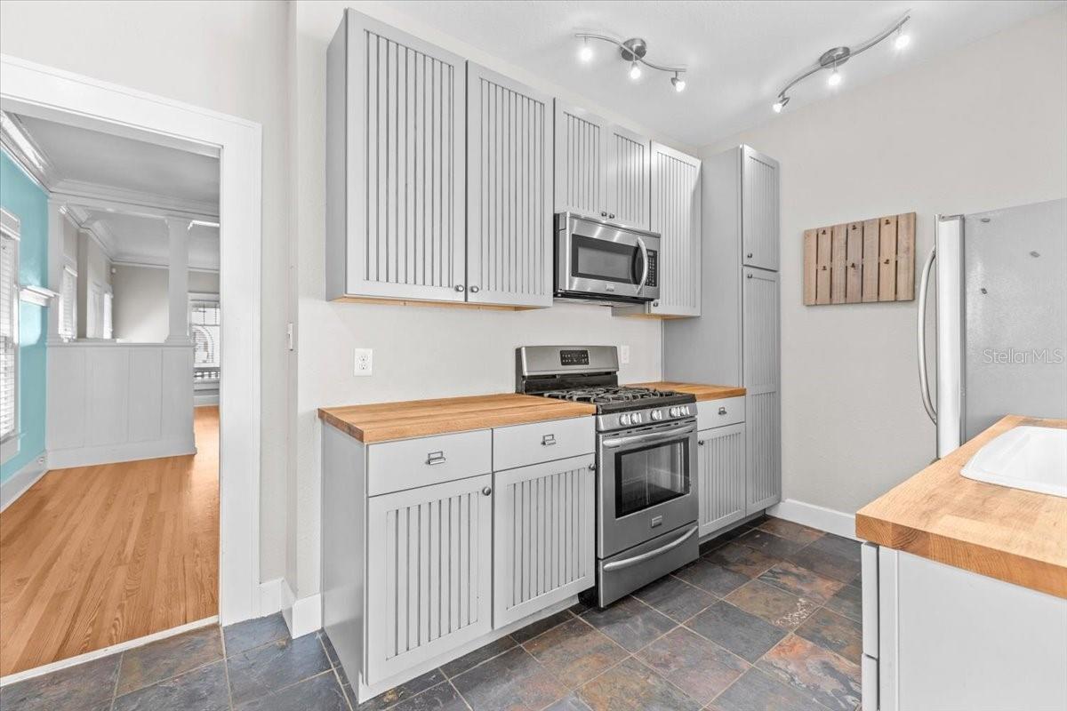 Image 12 of 37 For 322 11th Avenue N