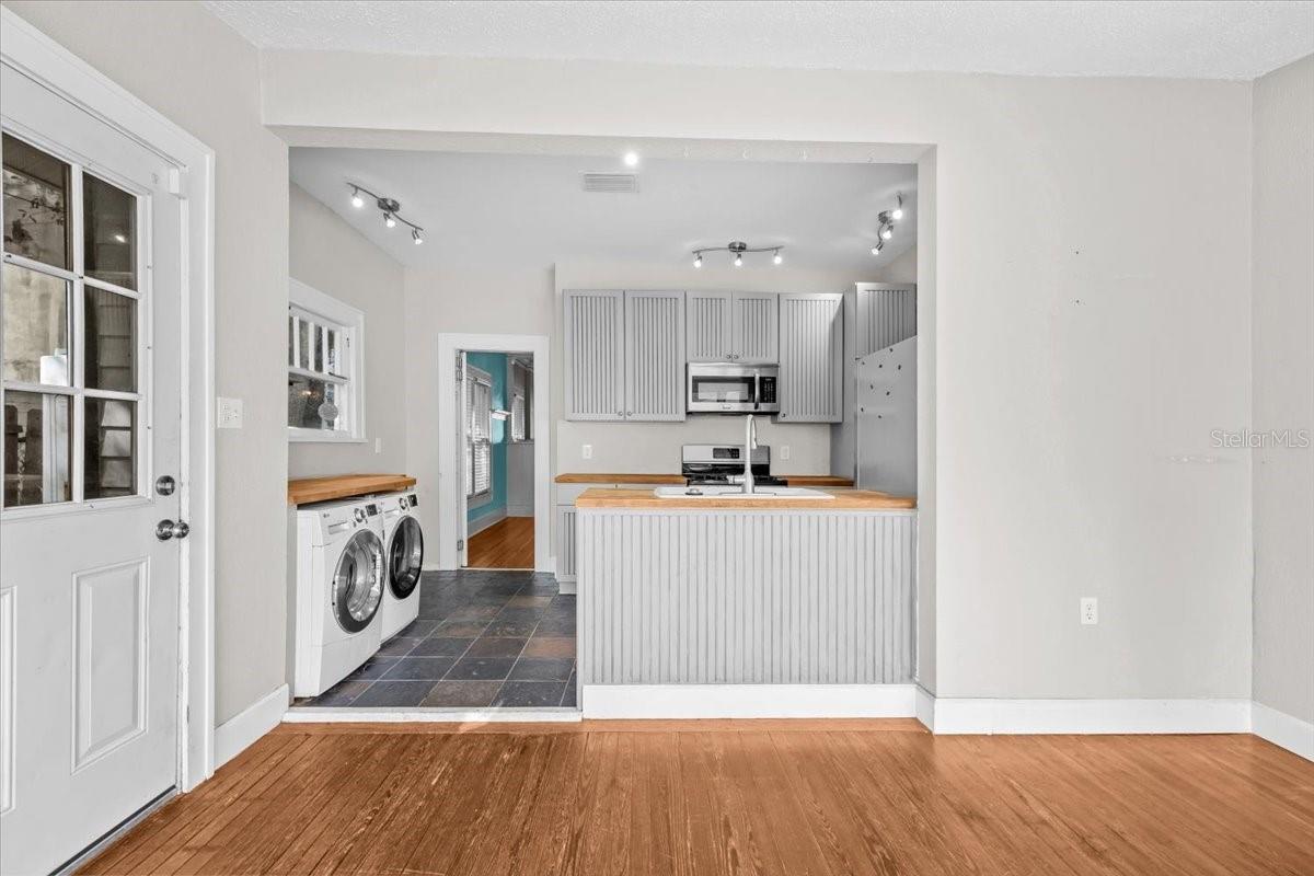 Image 14 of 37 For 322 11th Avenue N