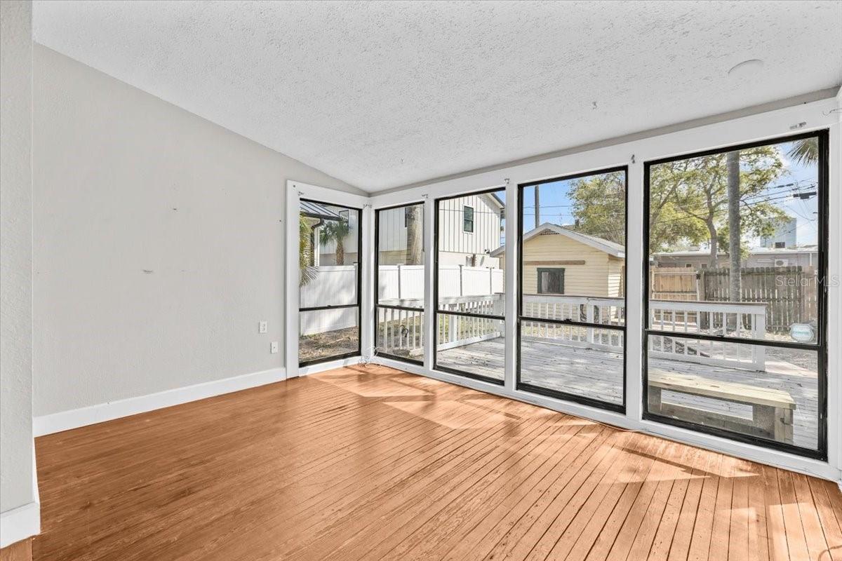 Image 15 of 37 For 322 11th Avenue N