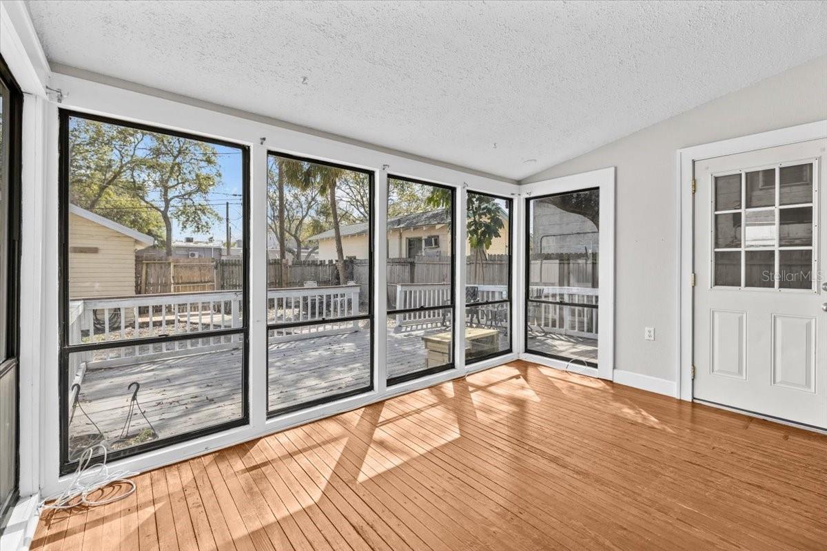 Image 16 of 37 For 322 11th Avenue N