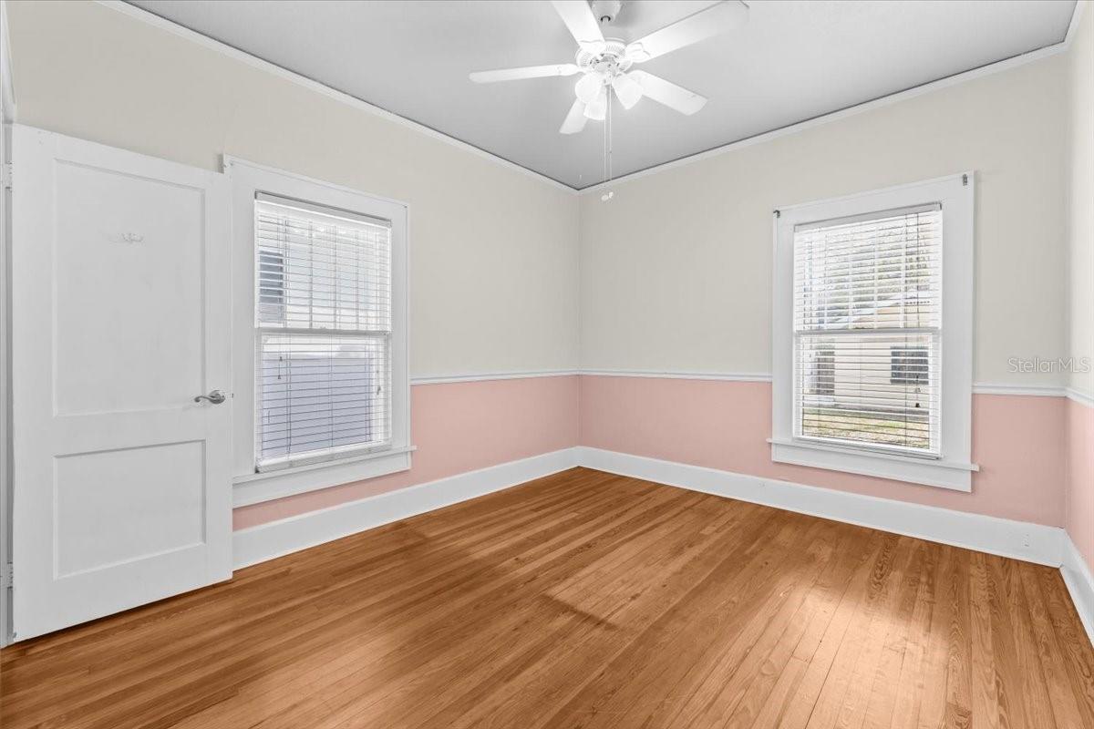 Image 17 of 37 For 322 11th Avenue N